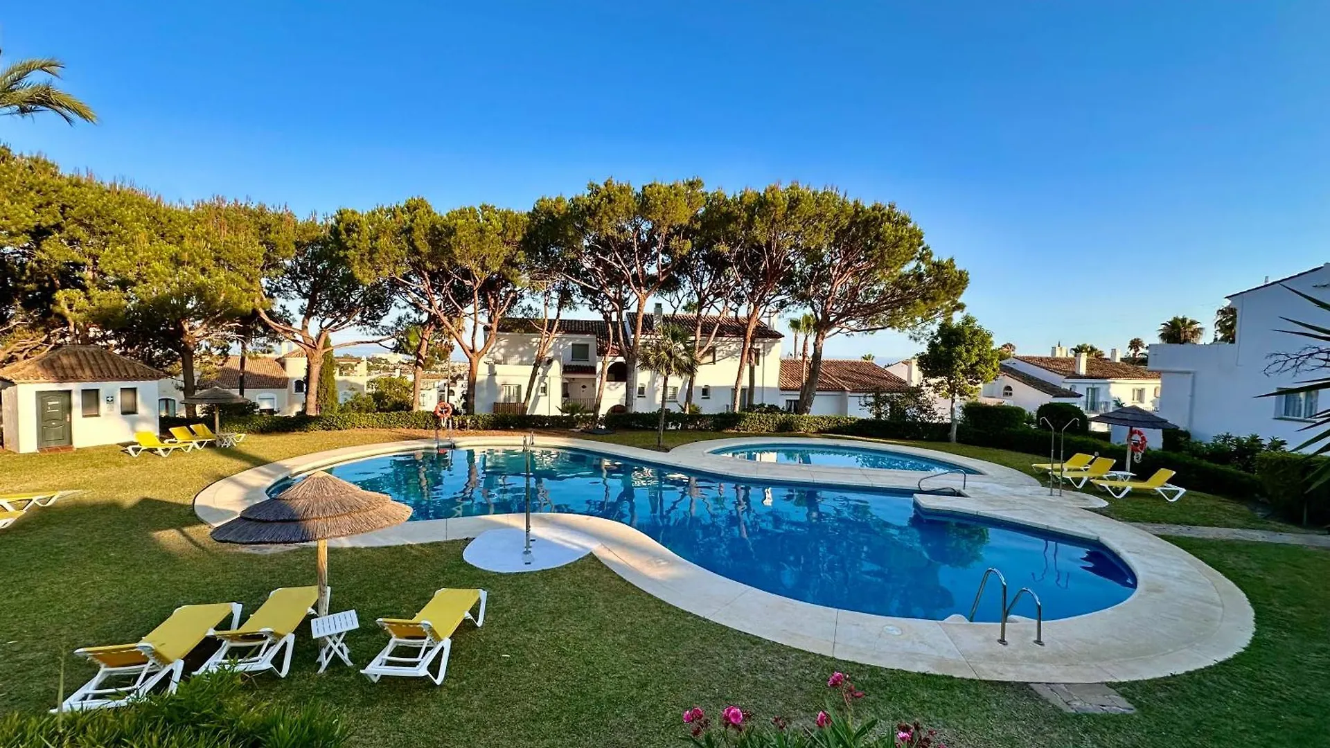 Holiday home Magnifique Town House 2 Ch , 2 Sdb Sur Un Golf Villa Estepona