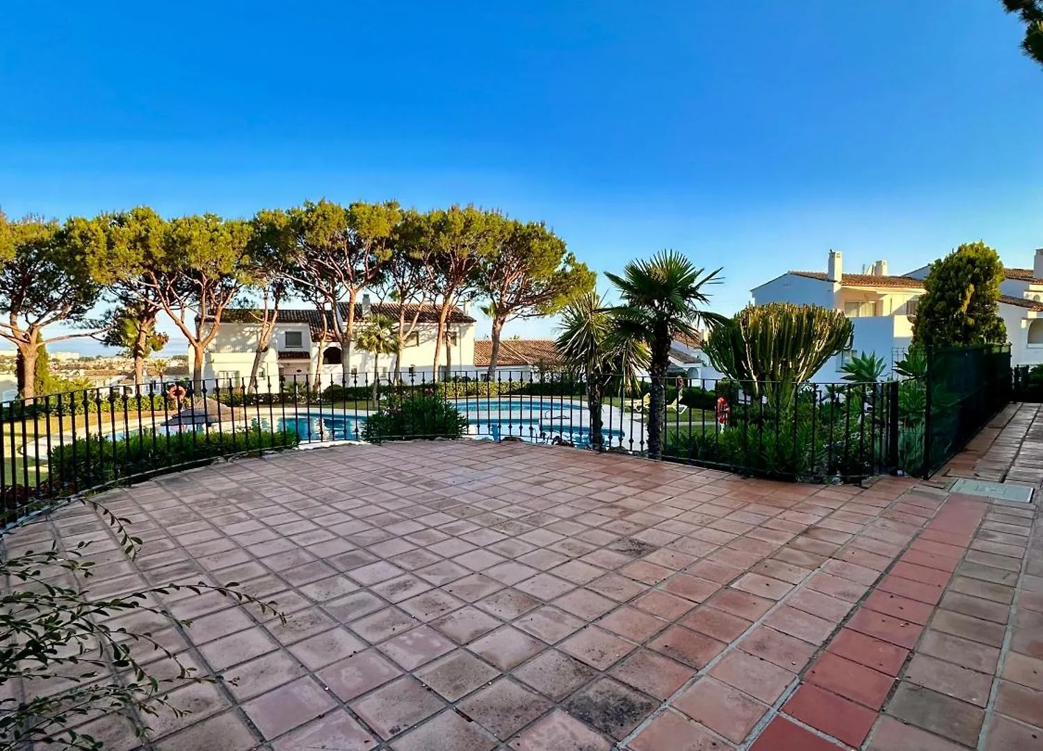 Magnifique Town House 2 Ch , 2 Sdb Sur Un Golf Villa Estepona 0*,